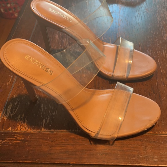 Heels - Picture 3 of 3